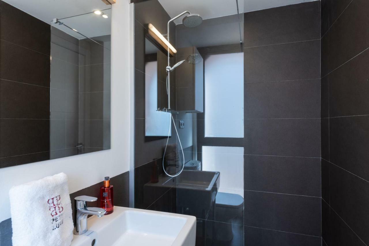 Petit Luxe Tobella Esquerra Apartment Terrassa Ngoại thất bức ảnh